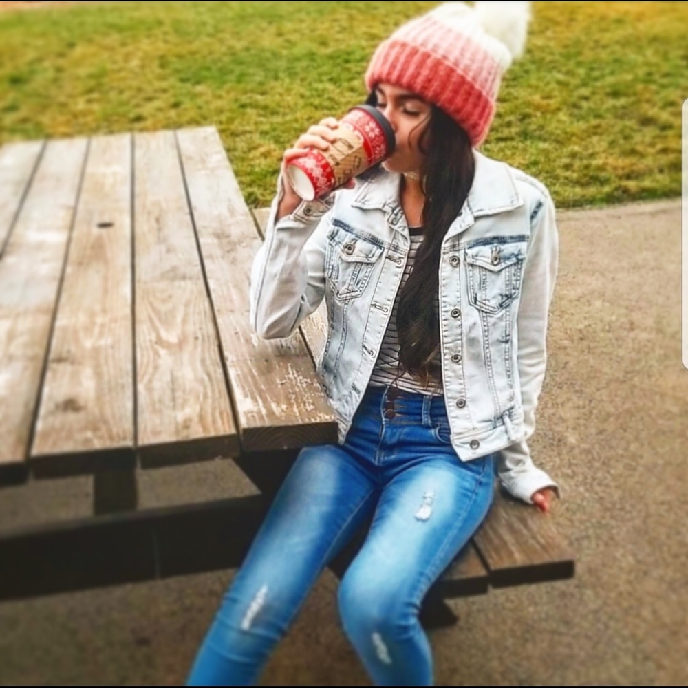 Forever 21 light blue jean jacket!!! 💙